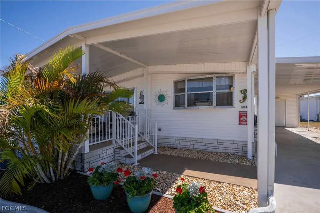 154 Overland Trail North Fort Myers FL 33917