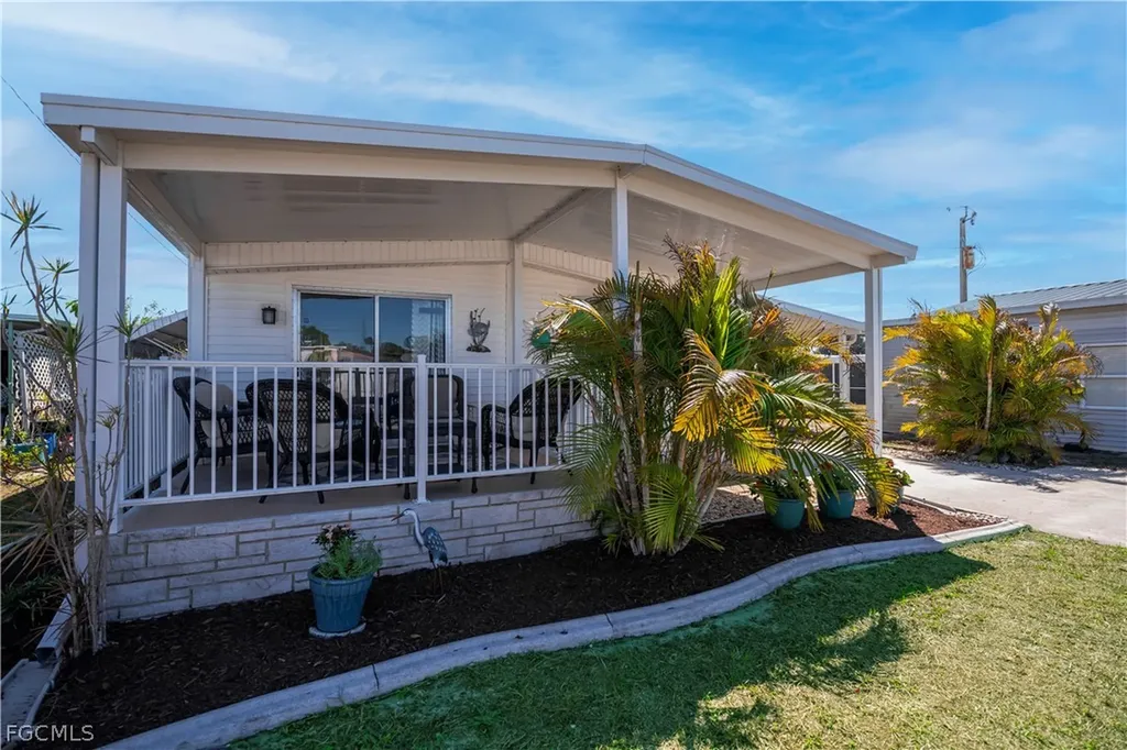 154 Overland Trail North Fort Myers FL 33917