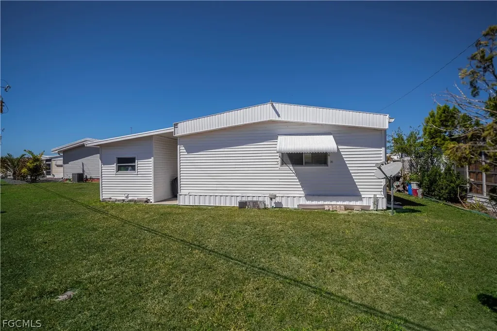 154 Overland Trail North Fort Myers FL 33917