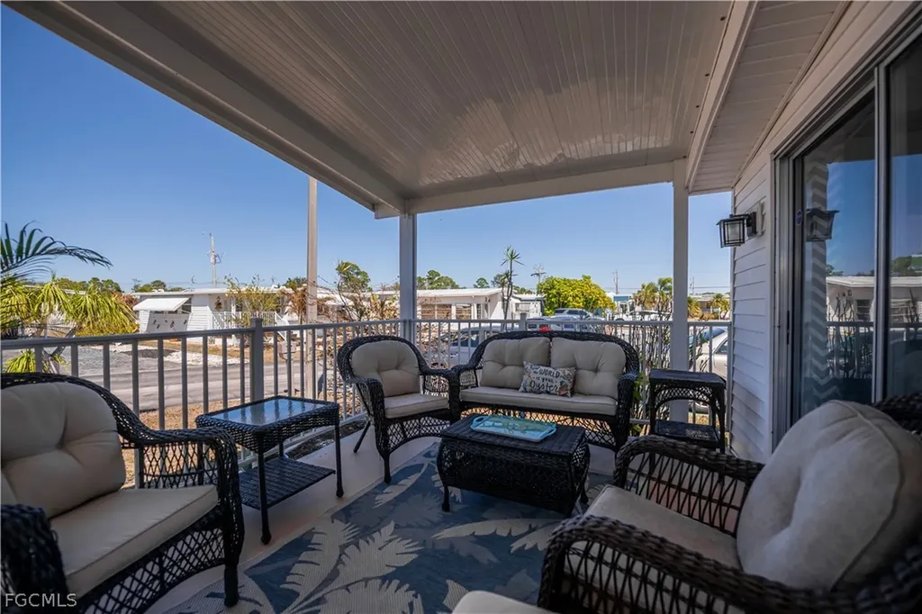 154 Overland Trail North Fort Myers FL 33917