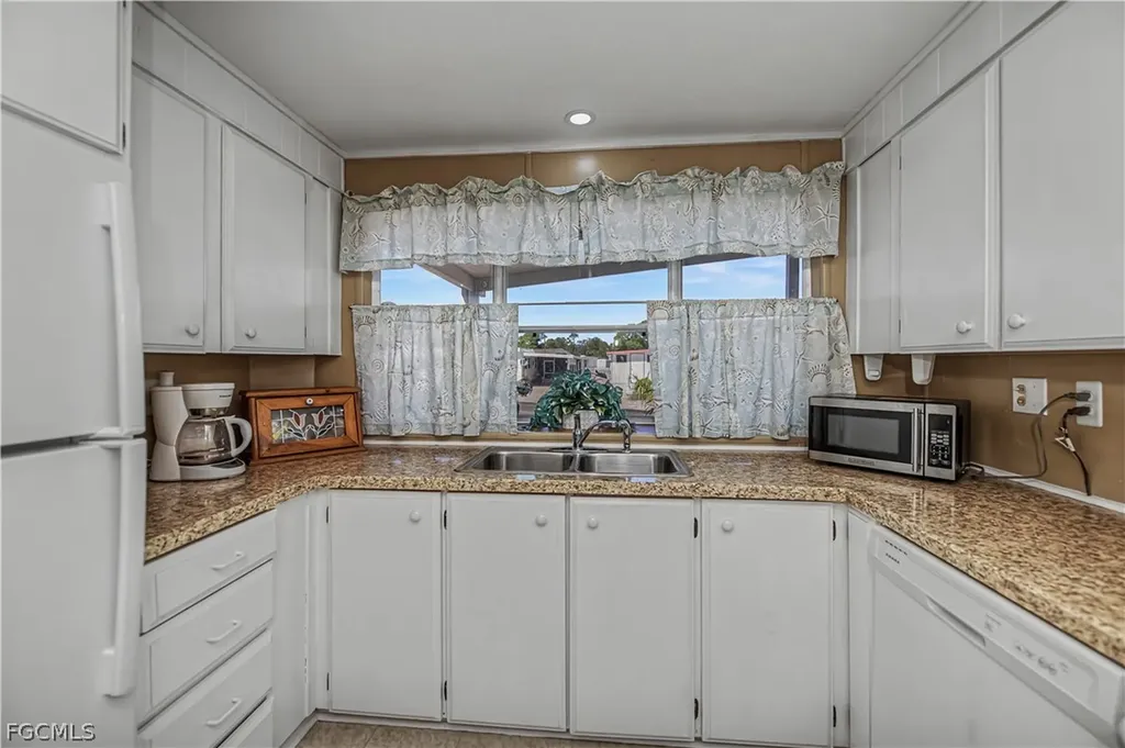 154 Overland Trail North Fort Myers FL 33917