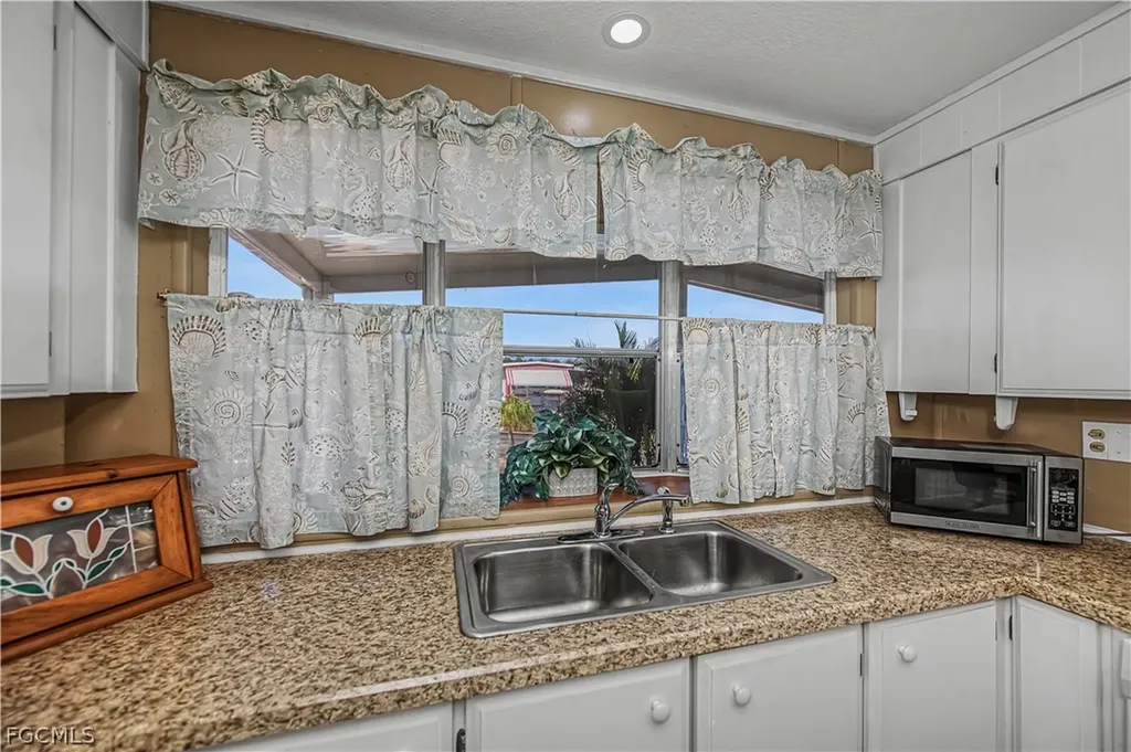 154 Overland Trail North Fort Myers FL 33917