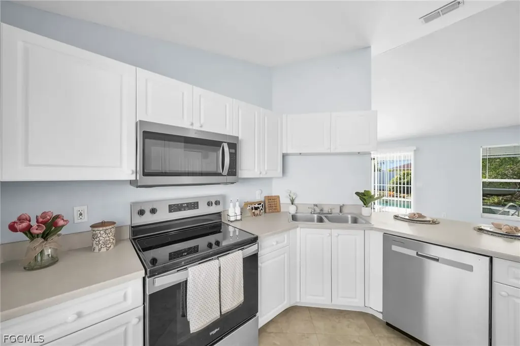 152 SE 19th Lane Cape Coral FL 33990