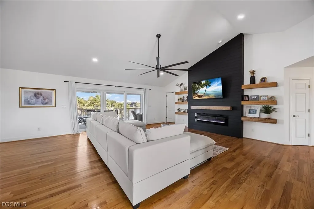 425 Lake Murex Circle Sanibel FL 33957