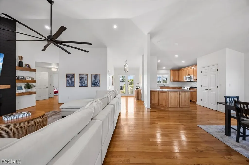 425 Lake Murex Circle Sanibel FL 33957