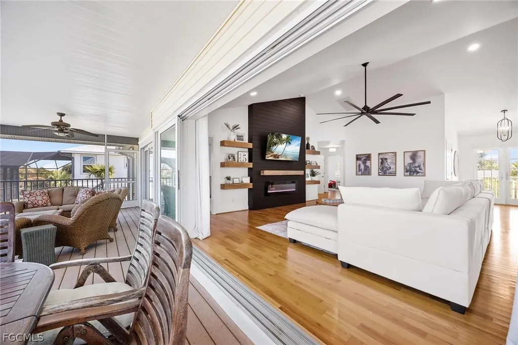 425 Lake Murex Circle Sanibel FL 33957