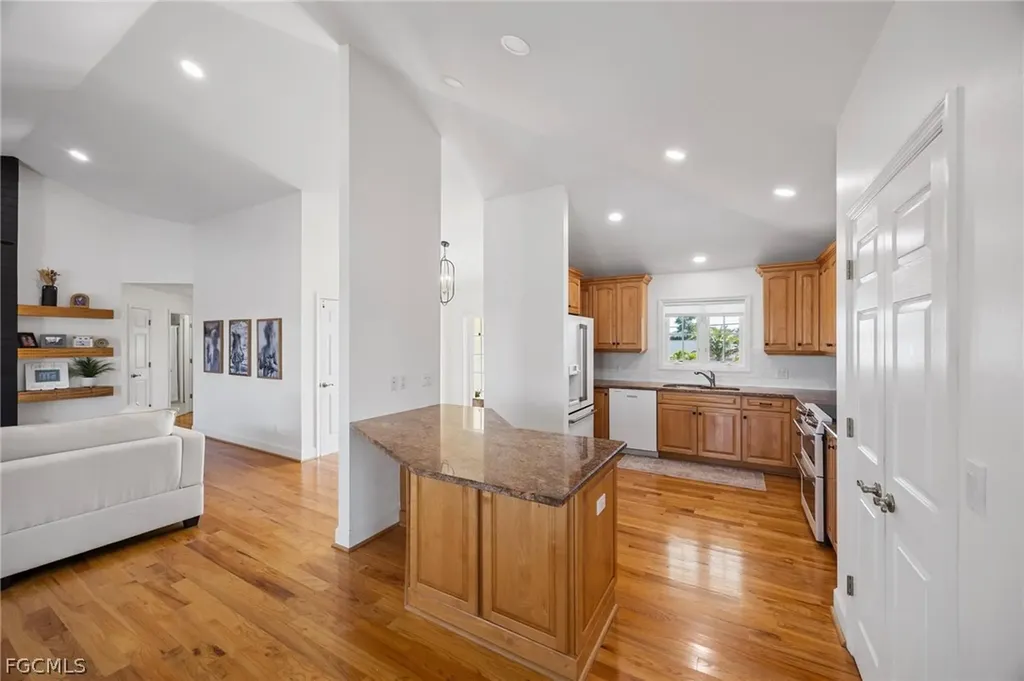 425 Lake Murex Circle Sanibel FL 33957