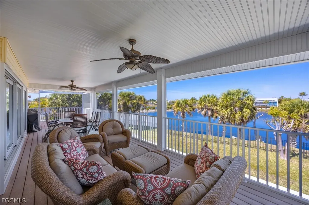 425 Lake Murex Circle Sanibel FL 33957