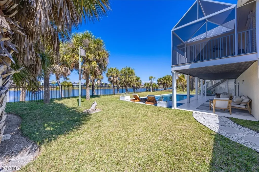 425 Lake Murex Circle Sanibel FL 33957
