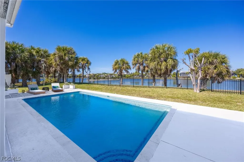 425 Lake Murex Circle Sanibel FL 33957