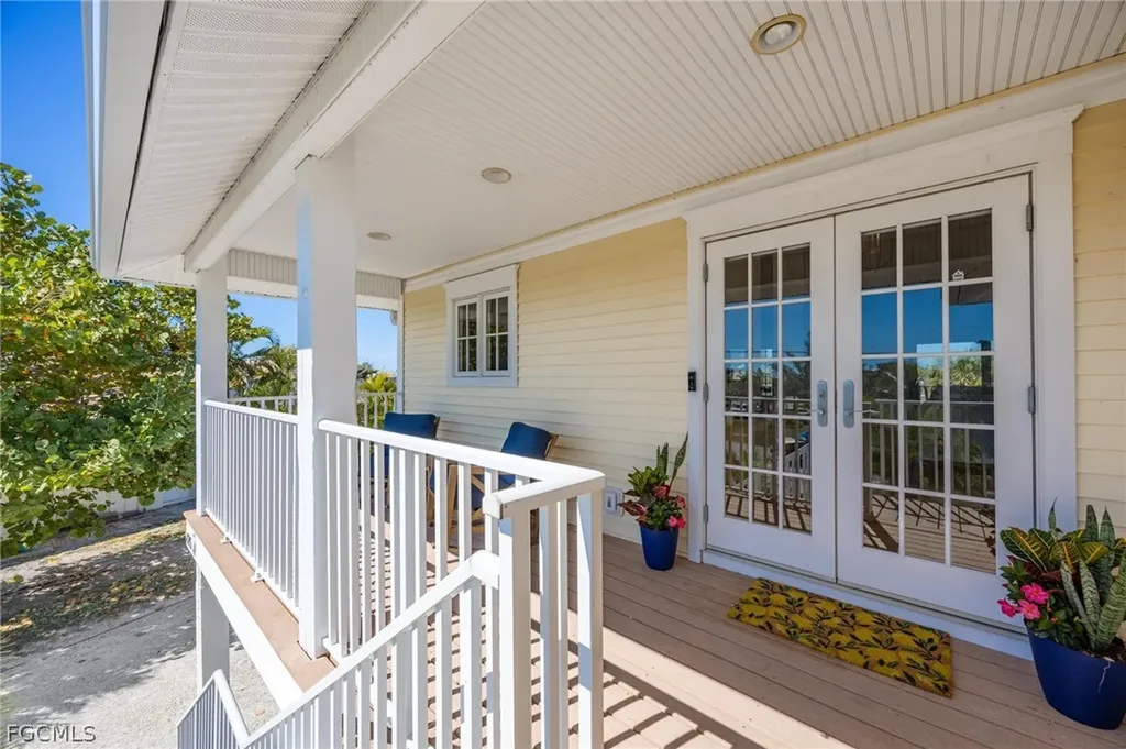 425 Lake Murex Circle Sanibel FL 33957
