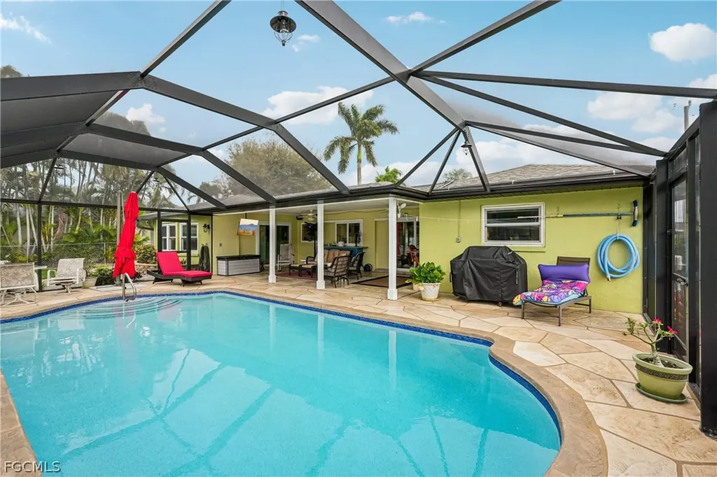 2204 SE 15th Terrace Cape Coral FL 33990