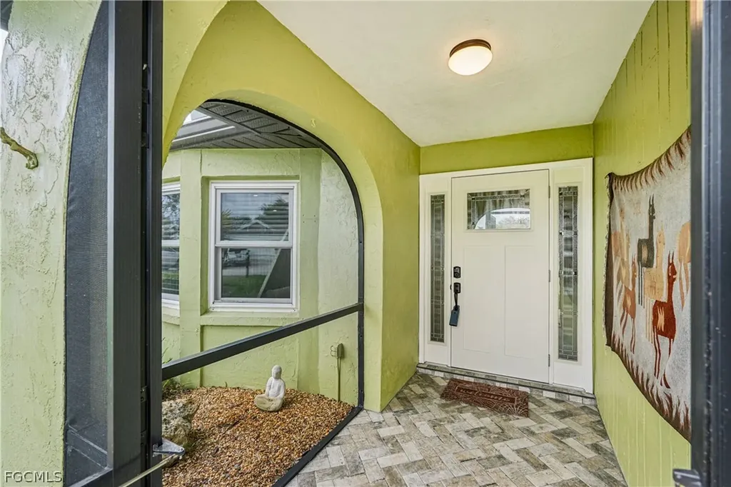 2204 SE 15th Terrace Cape Coral FL 33990