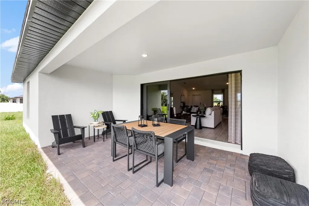 22 NE 12th Lane Cape Coral FL 33909