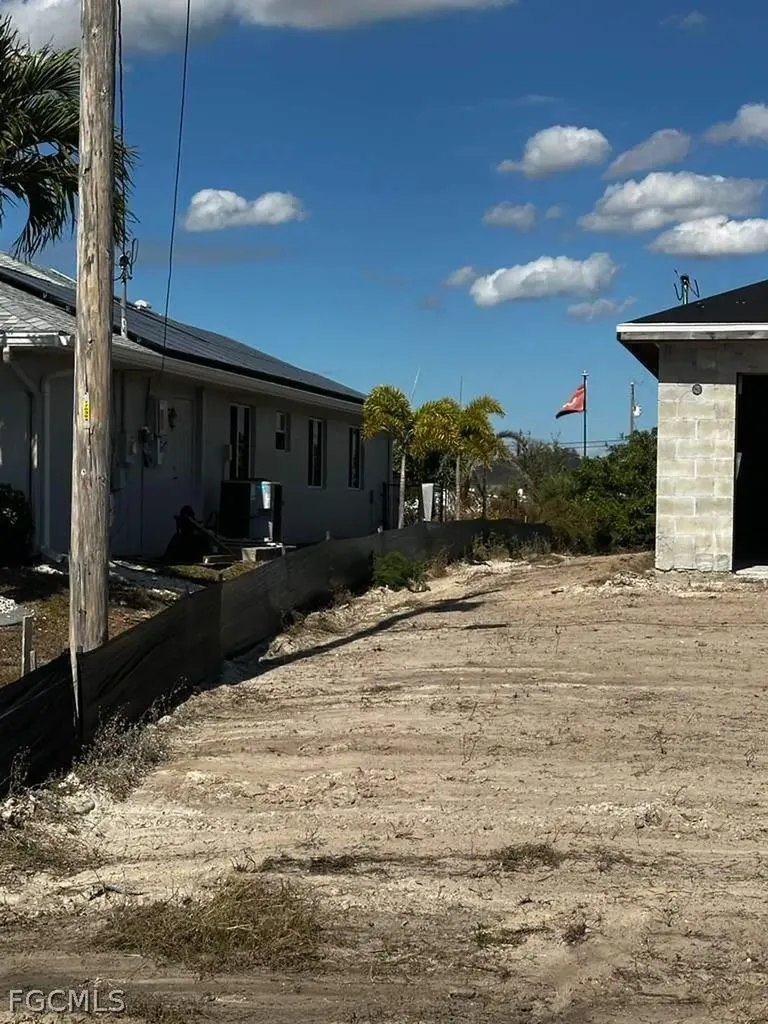 1719 NW 13th Terrace Cape Coral FL 33993