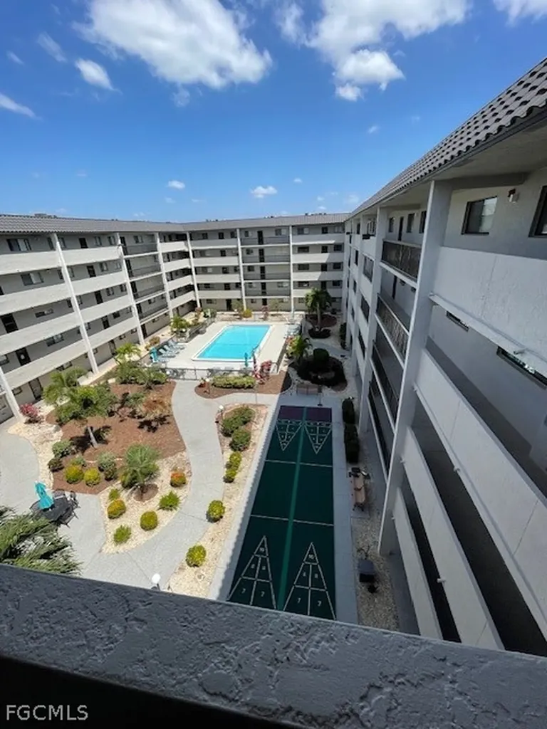 2121 Collier Avenue Fort Myers FL 33901
