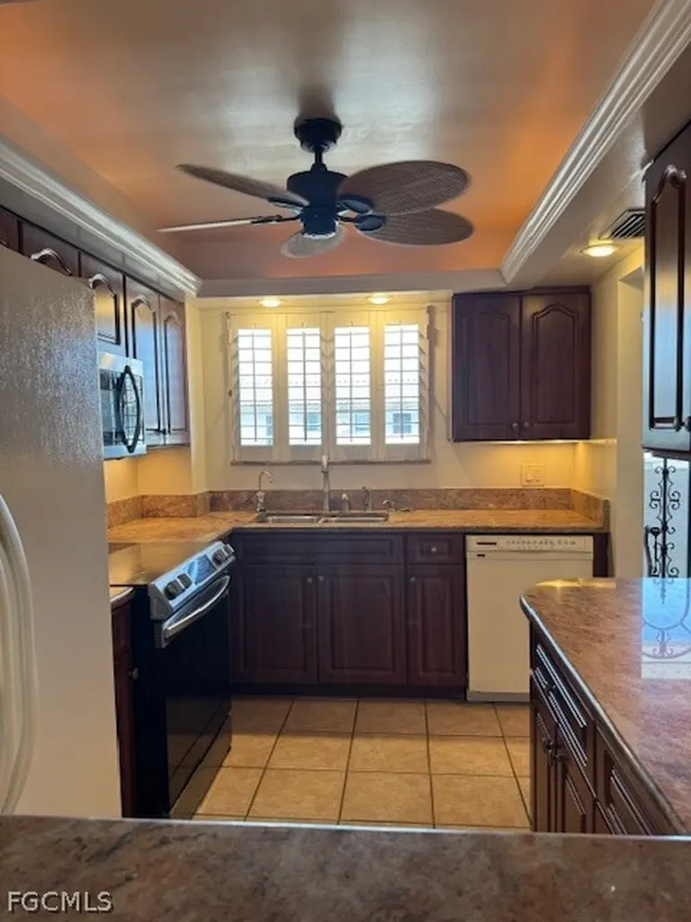 2121 Collier Avenue Fort Myers FL 33901