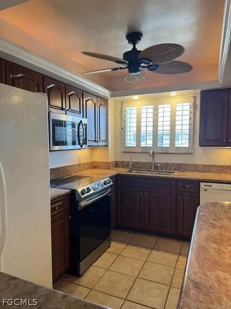 2121 Collier Avenue Fort Myers FL 33901