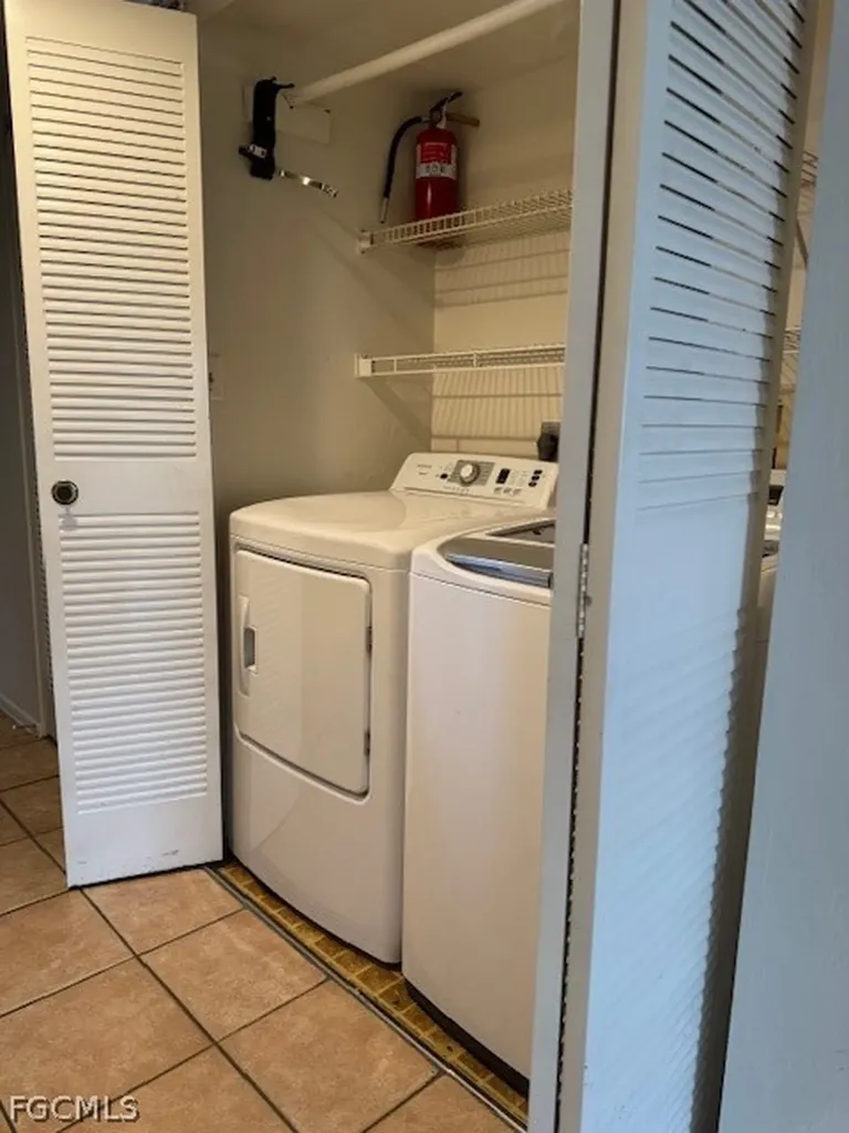 2121 Collier Avenue Fort Myers FL 33901