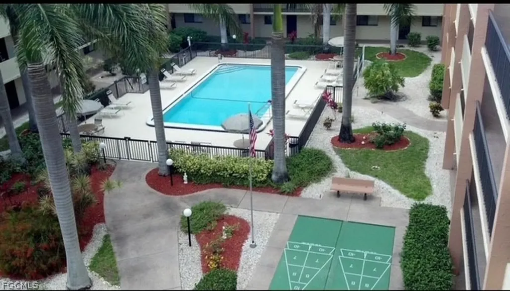 2121 Collier Avenue Fort Myers FL 33901