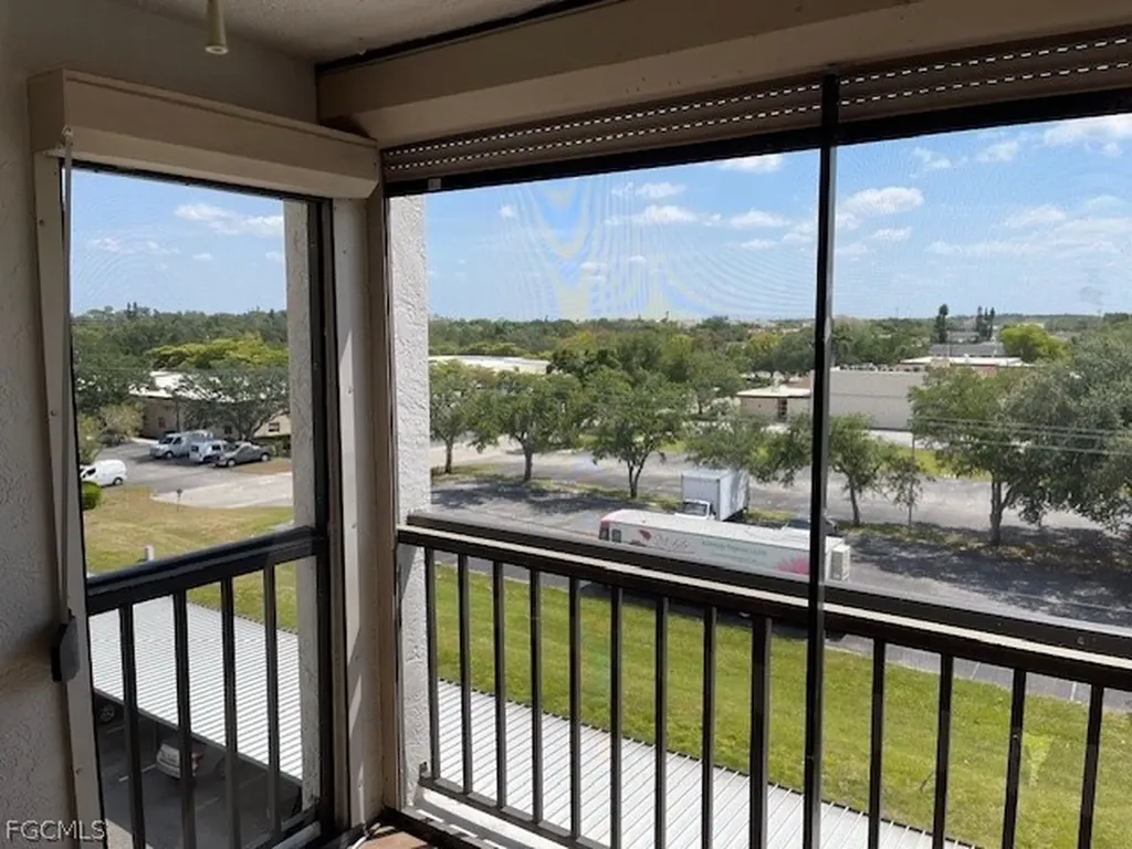 2121 Collier Avenue Fort Myers FL 33901