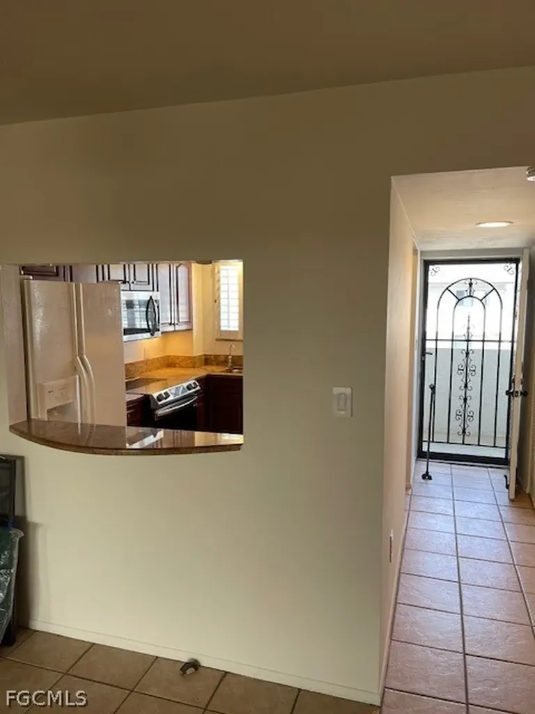 2121 Collier Avenue Fort Myers FL 33901