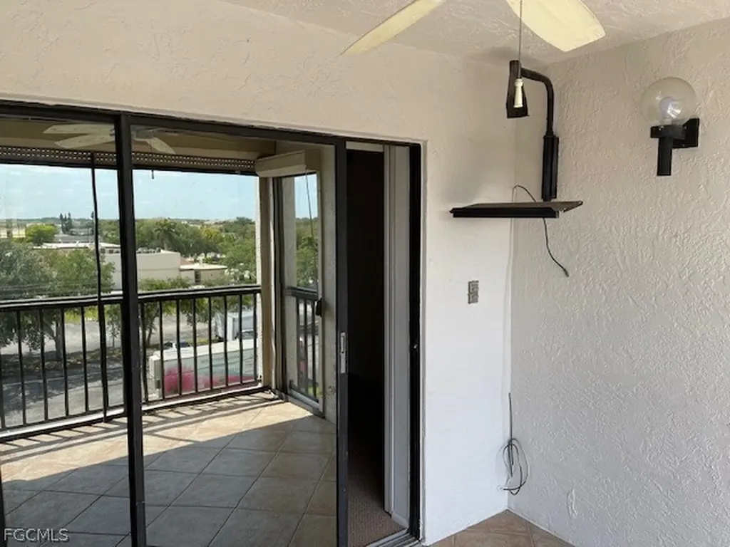 2121 Collier Avenue Fort Myers FL 33901
