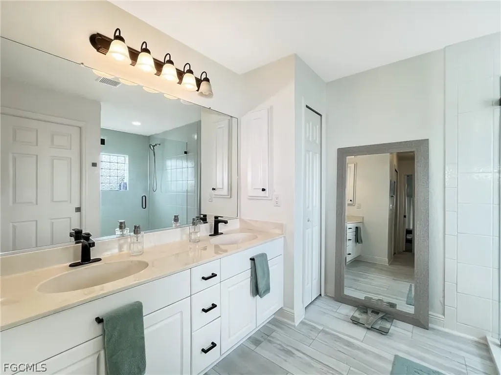 1325 NE 5th Place Cape Coral FL 33909