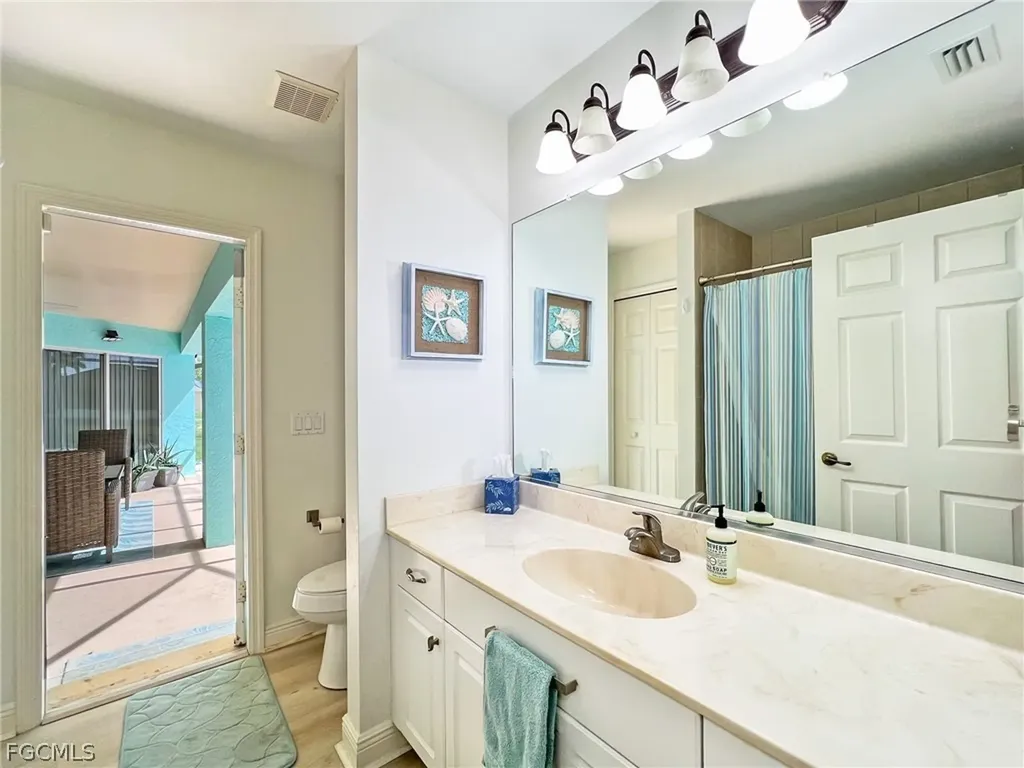 1325 NE 5th Place Cape Coral FL 33909