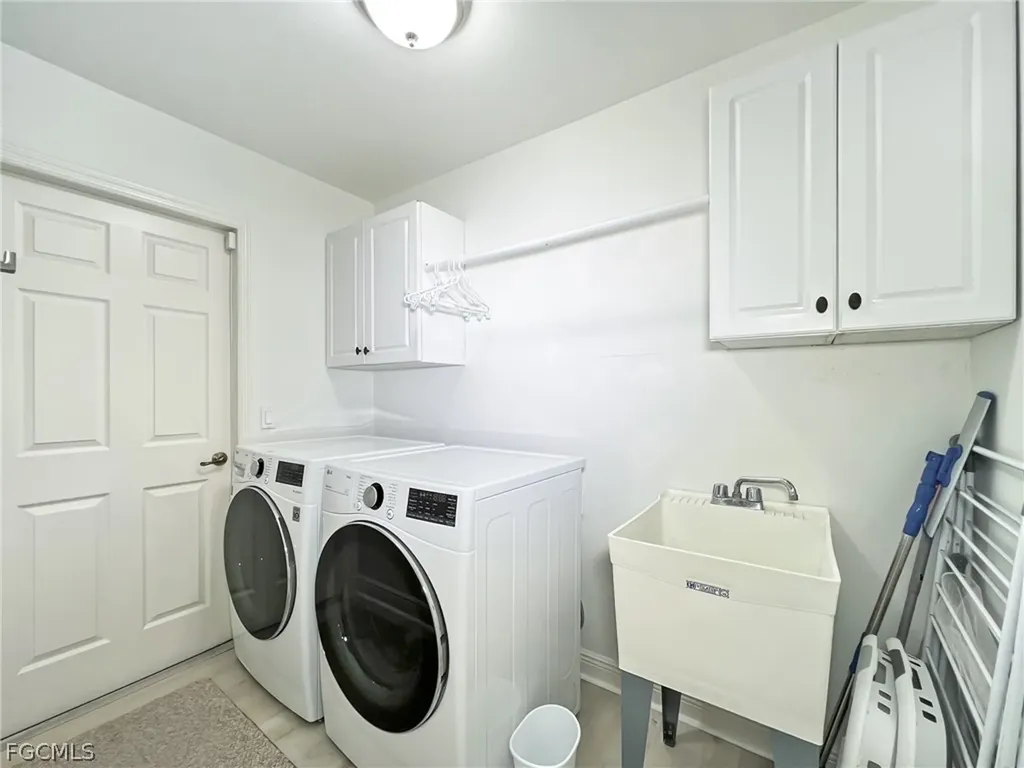 1325 NE 5th Place Cape Coral FL 33909