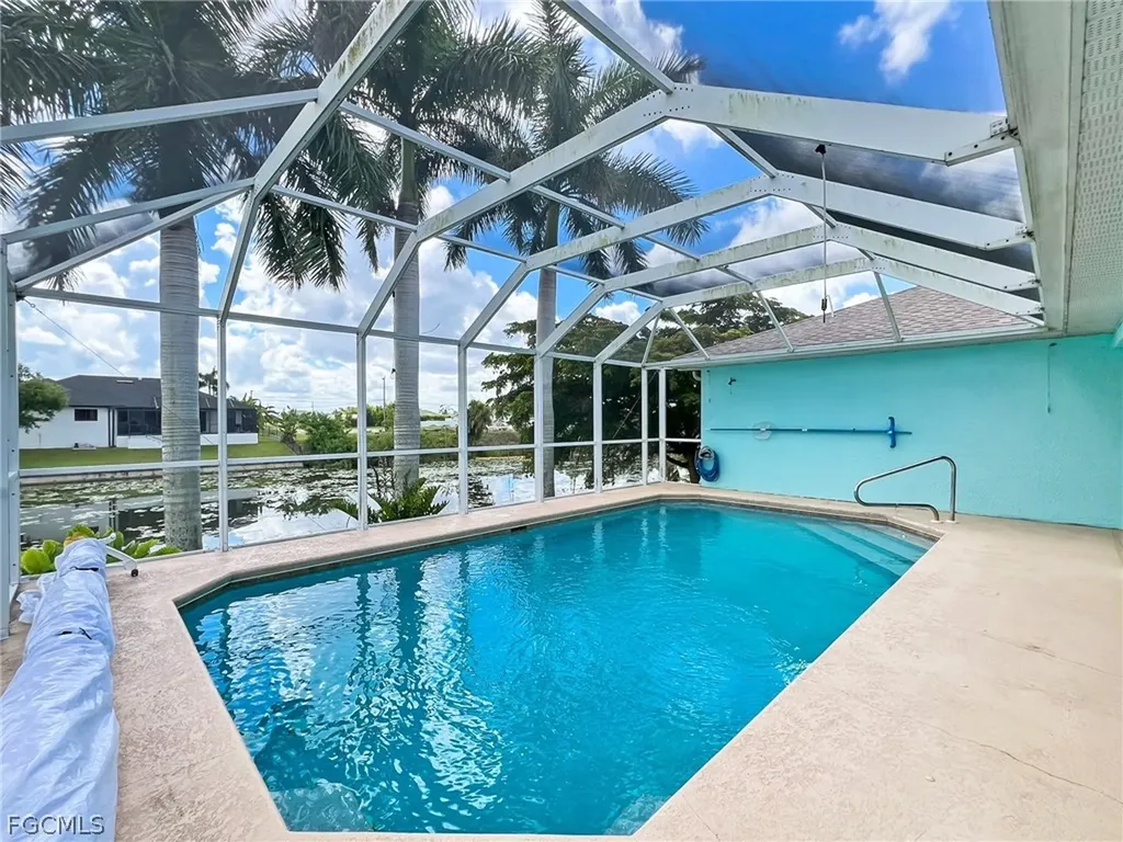 1325 NE 5th Place Cape Coral FL 33909