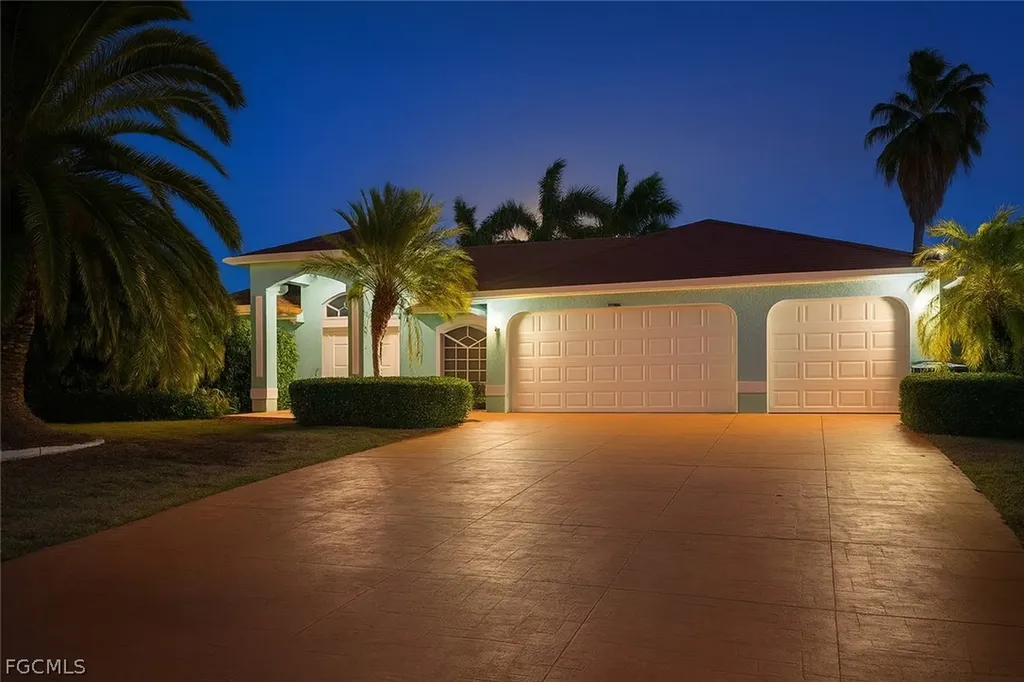 1325 NE 5th Place Cape Coral FL 33909