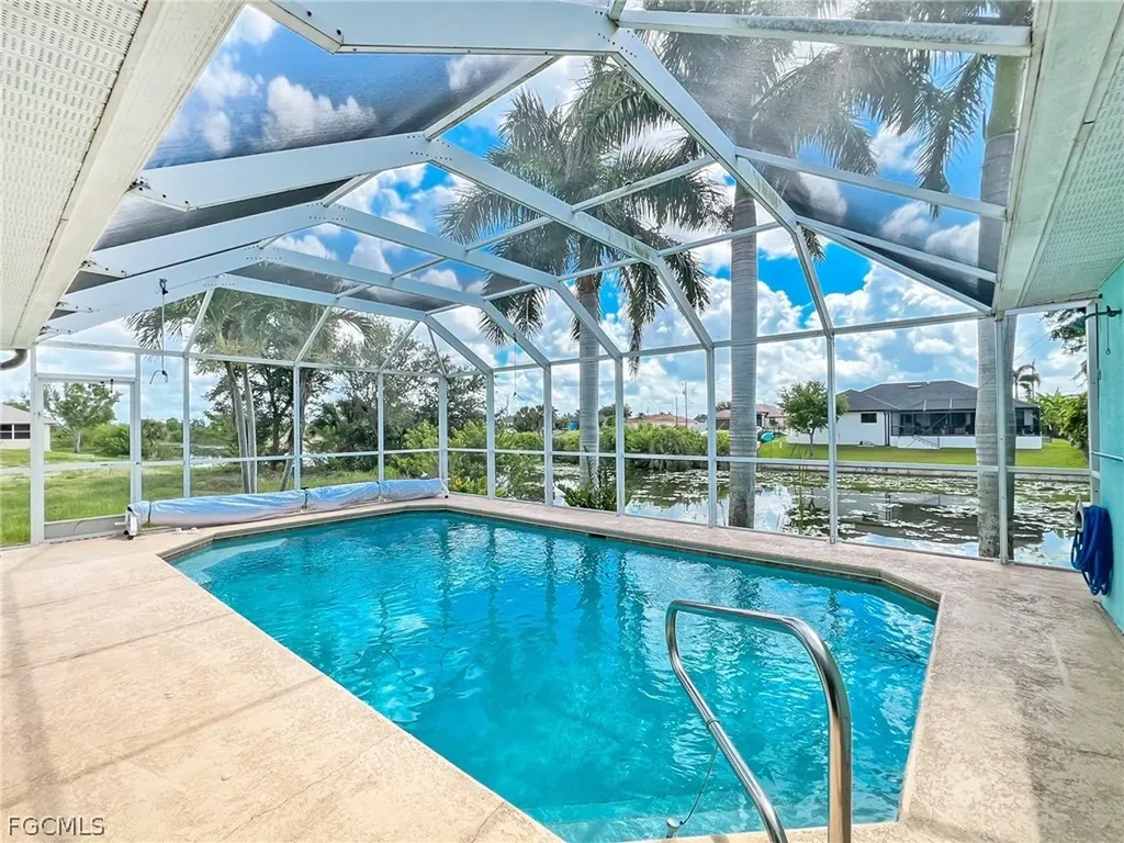 1325 NE 5th Place Cape Coral FL 33909