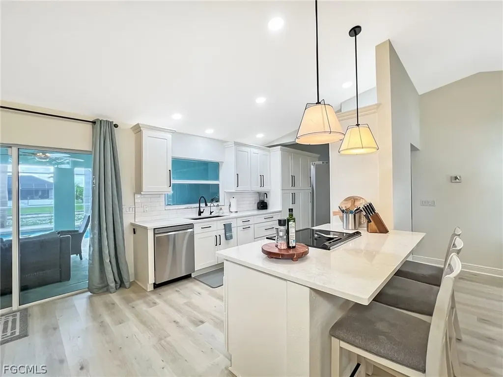 1325 NE 5th Place Cape Coral FL 33909
