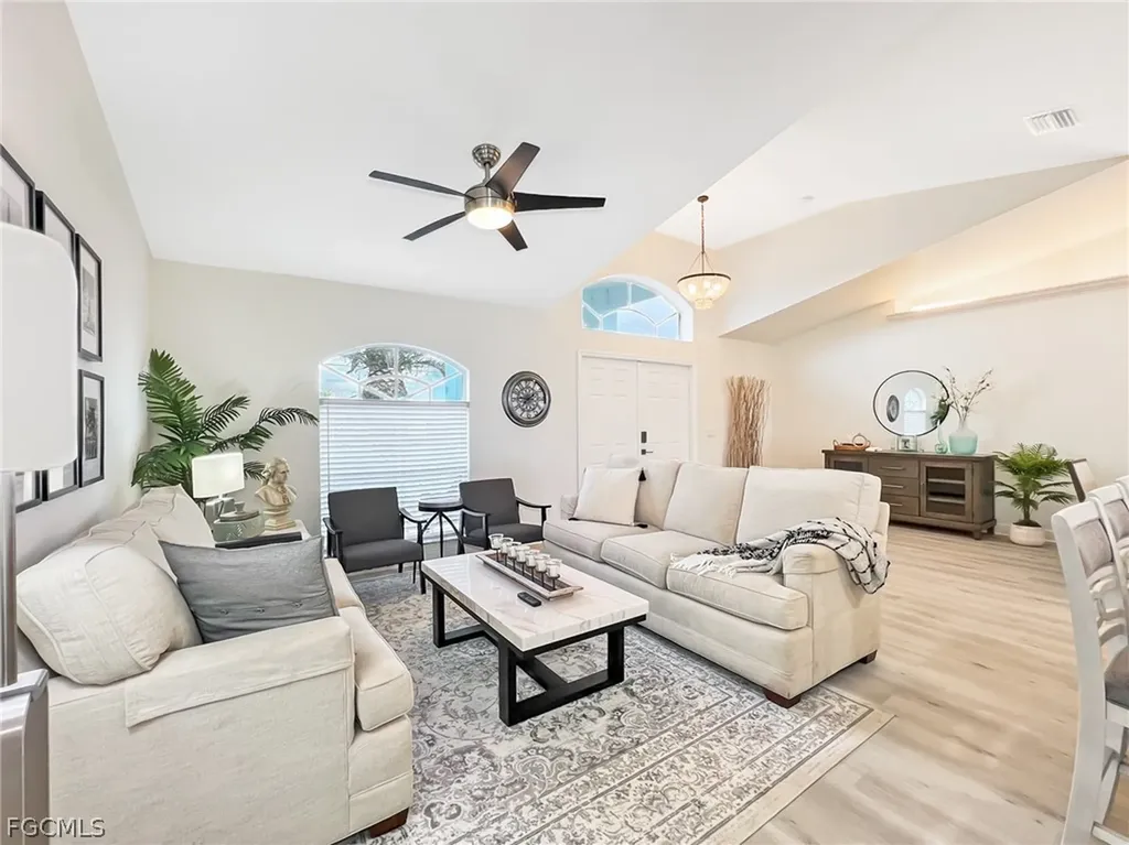1325 NE 5th Place Cape Coral FL 33909
