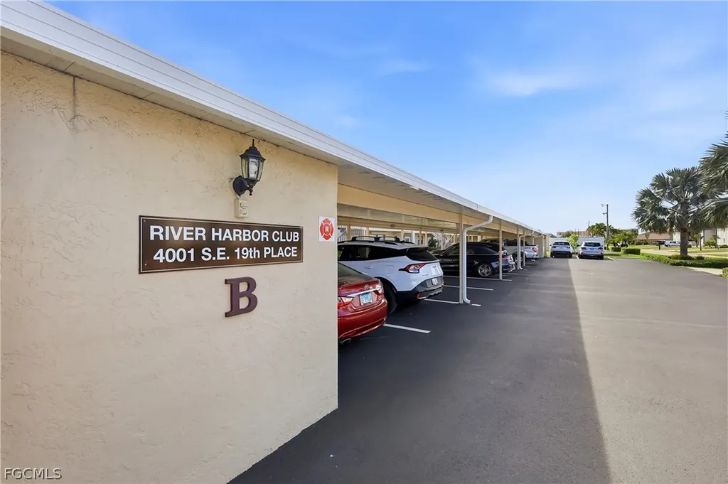 4005 SE 19th Place Cape Coral FL 33904