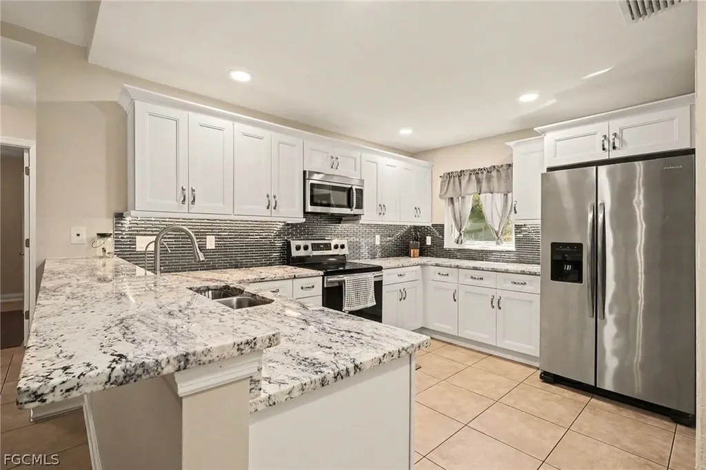 6371 Maytree Circle Fort Myers FL 33905