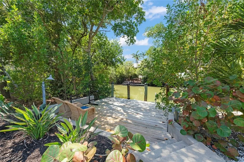668 Anchor Drive Sanibel FL 33957