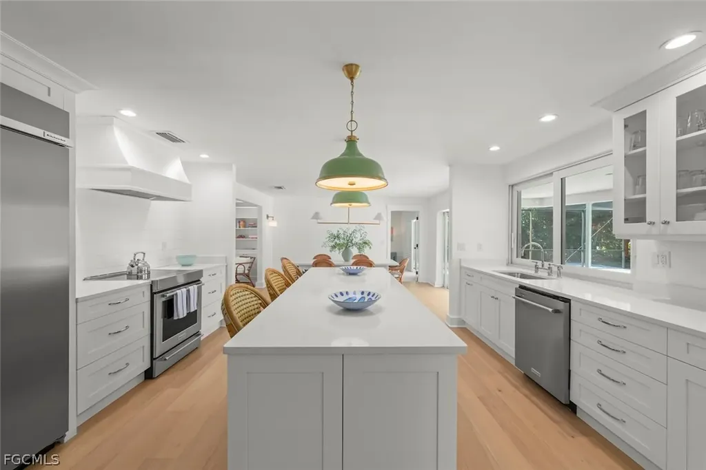 668 Anchor Drive Sanibel FL 33957