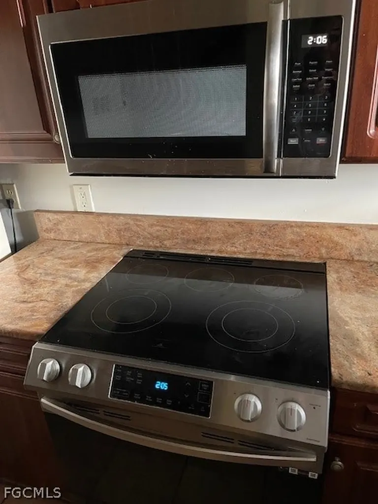 2121 Collier Avenue Fort Myers FL 33901