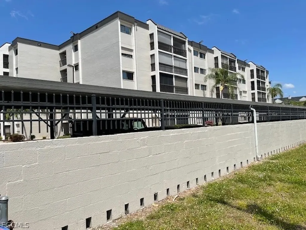 2121 Collier Avenue Fort Myers FL 33901