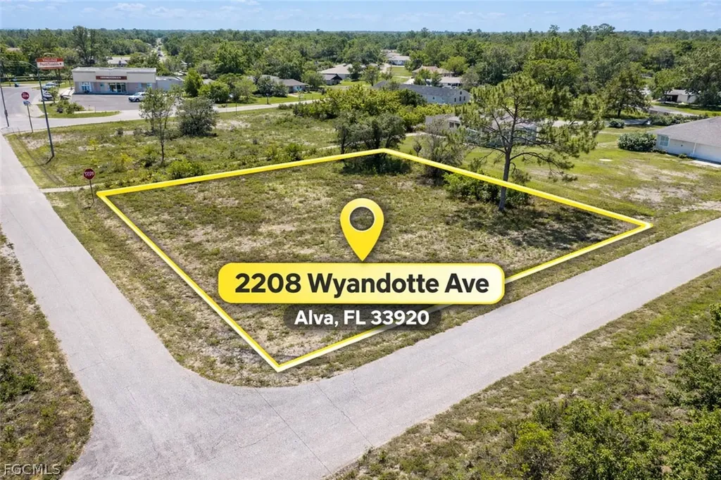 2208 Wyandotte Avenue Alva FL 33920