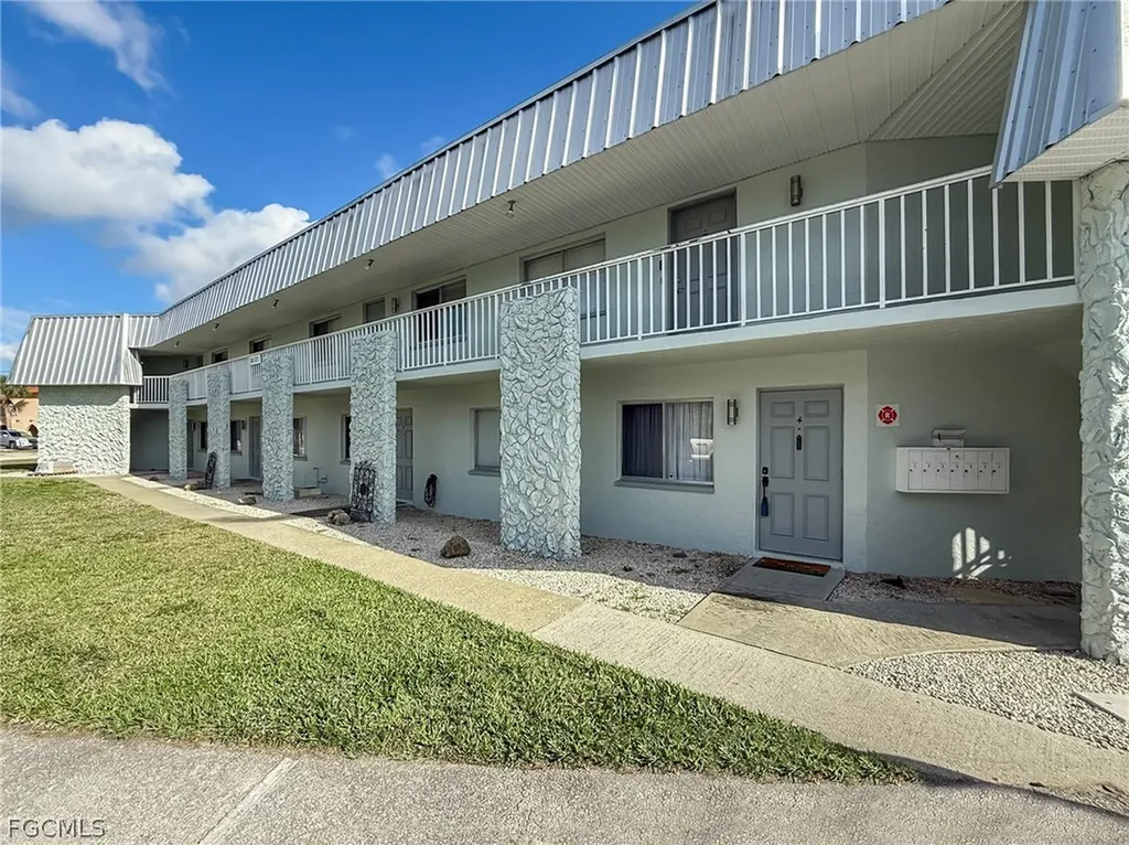 5111 Manor Court Cape Coral FL 33904
