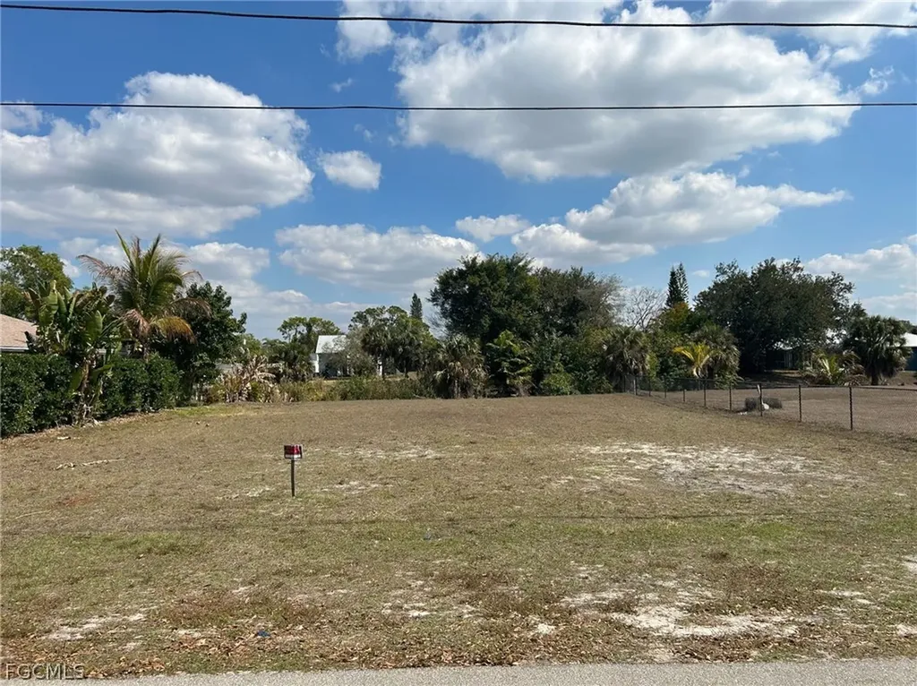 2211 Safe Harbour Court Alva FL 33920