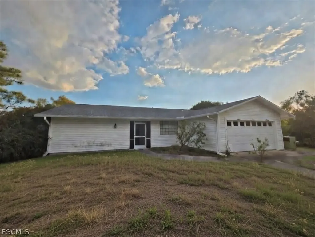 518 Jacaranda Parkway E Cape Coral FL 33909