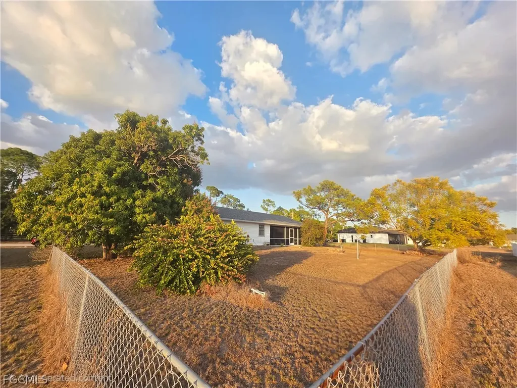 518 Jacaranda Parkway E Cape Coral FL 33909