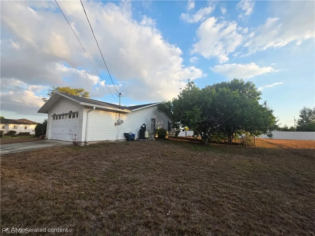 518 Jacaranda Parkway E Cape Coral FL 33909