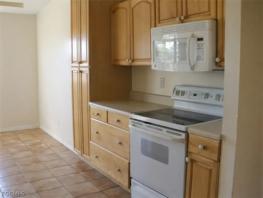 518 Jacaranda Parkway E Cape Coral FL 33909