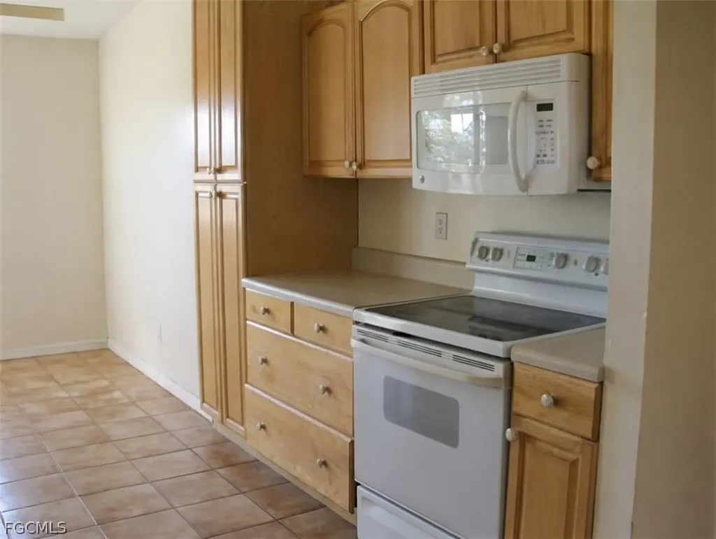 518 Jacaranda Parkway E Cape Coral FL 33909