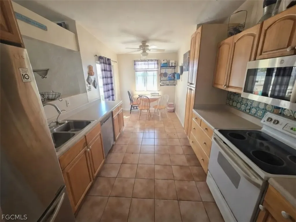 518 Jacaranda Parkway E Cape Coral FL 33909